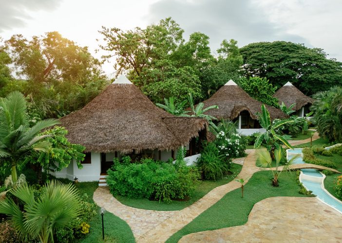Per prenotazioni o informazioni, contatta il Loharano Lodge a Nosy Be: bungalow, suite, ristorante, spa e attività a tua disposizione.